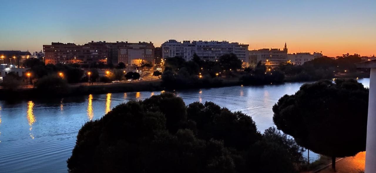 Apartamento Con Vistas Al Rio Guadalquivir En Triana, Sevilla Exteriér fotografie